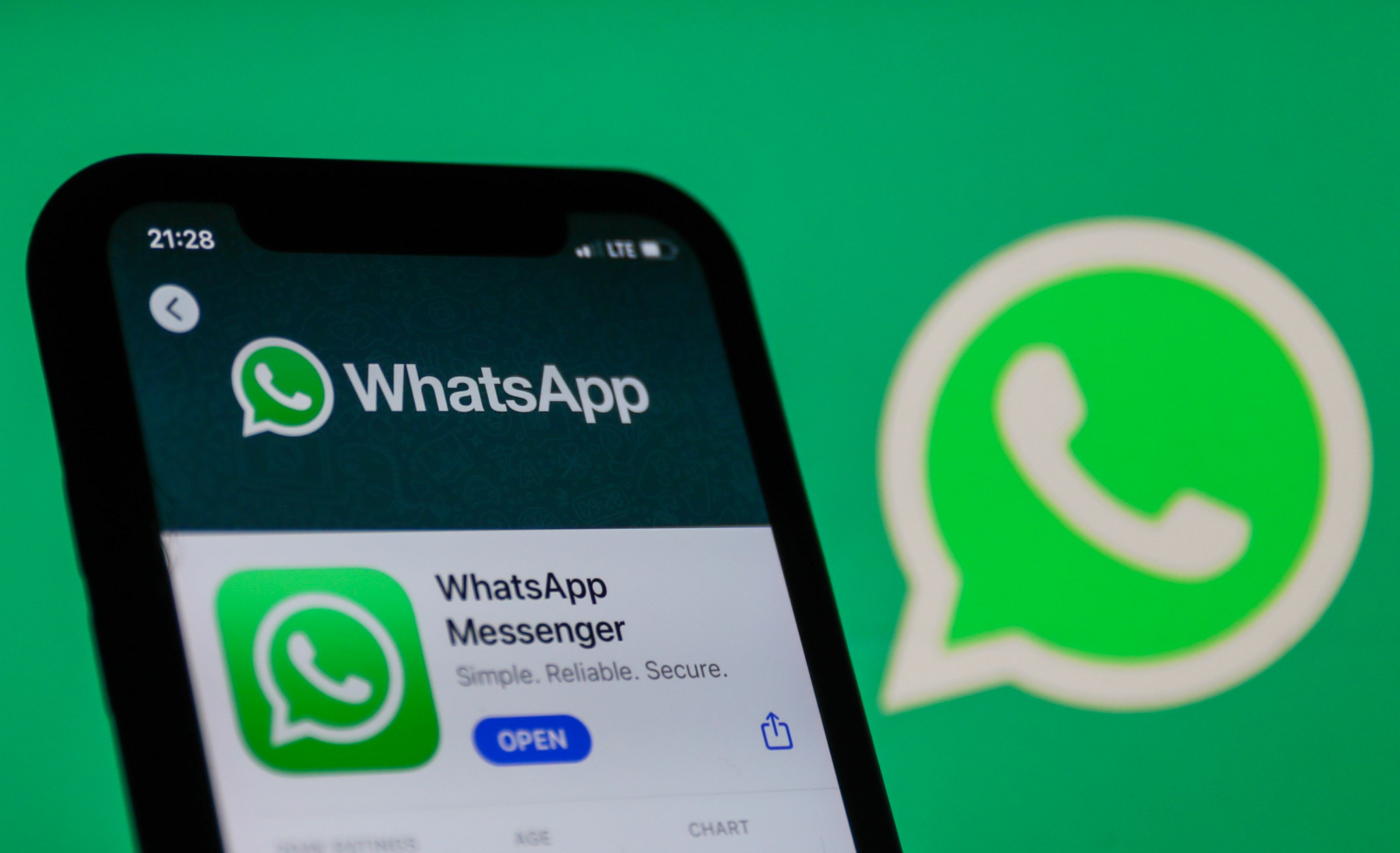 WhatsApp-da səsli mesajları arxa planda dinlə