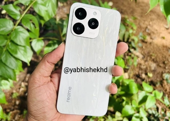 not-iphone-its-realme-15t
